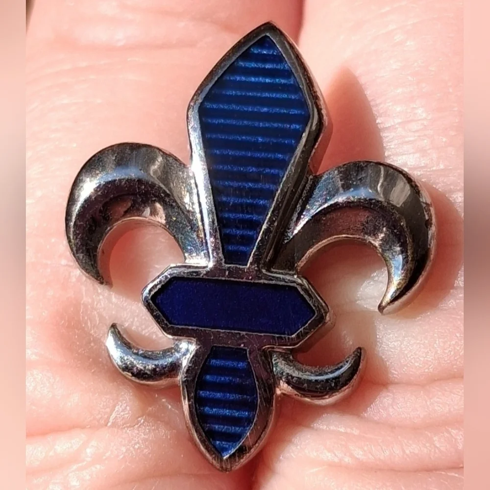 EUC Charles Tyrwhitt Navy & Silver Tone Fleur-De-Lis Formal Casual Cuff Links